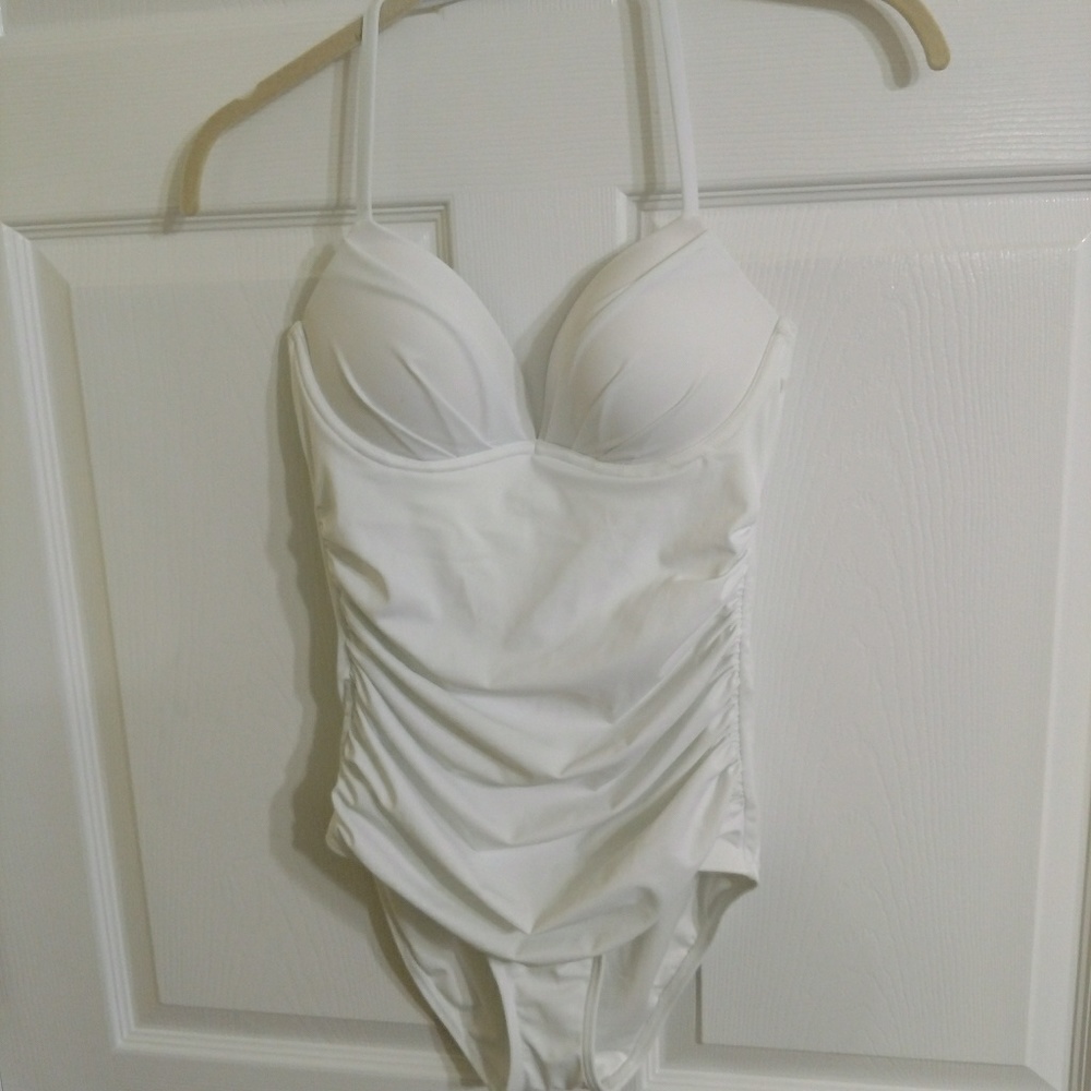 🎀NWOT Victoria's Secret 1pc 34B swimsuit